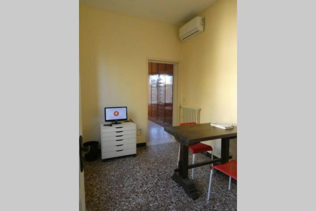 Casa Storica E Confortevole เอมโปลี ภายนอก รูปภาพ