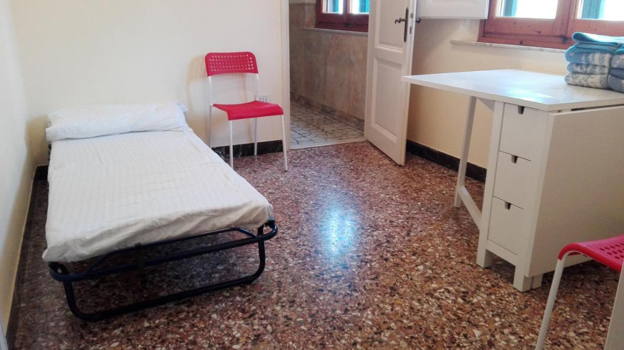 Casa Storica E Confortevole เอมโปลี ภายนอก รูปภาพ