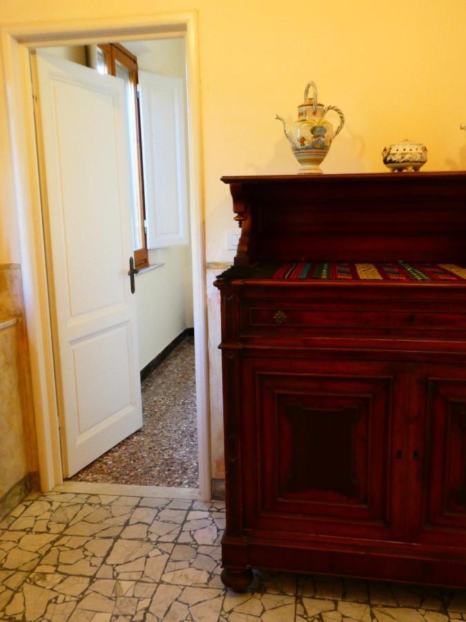 Casa Storica E Confortevole เอมโปลี ภายนอก รูปภาพ