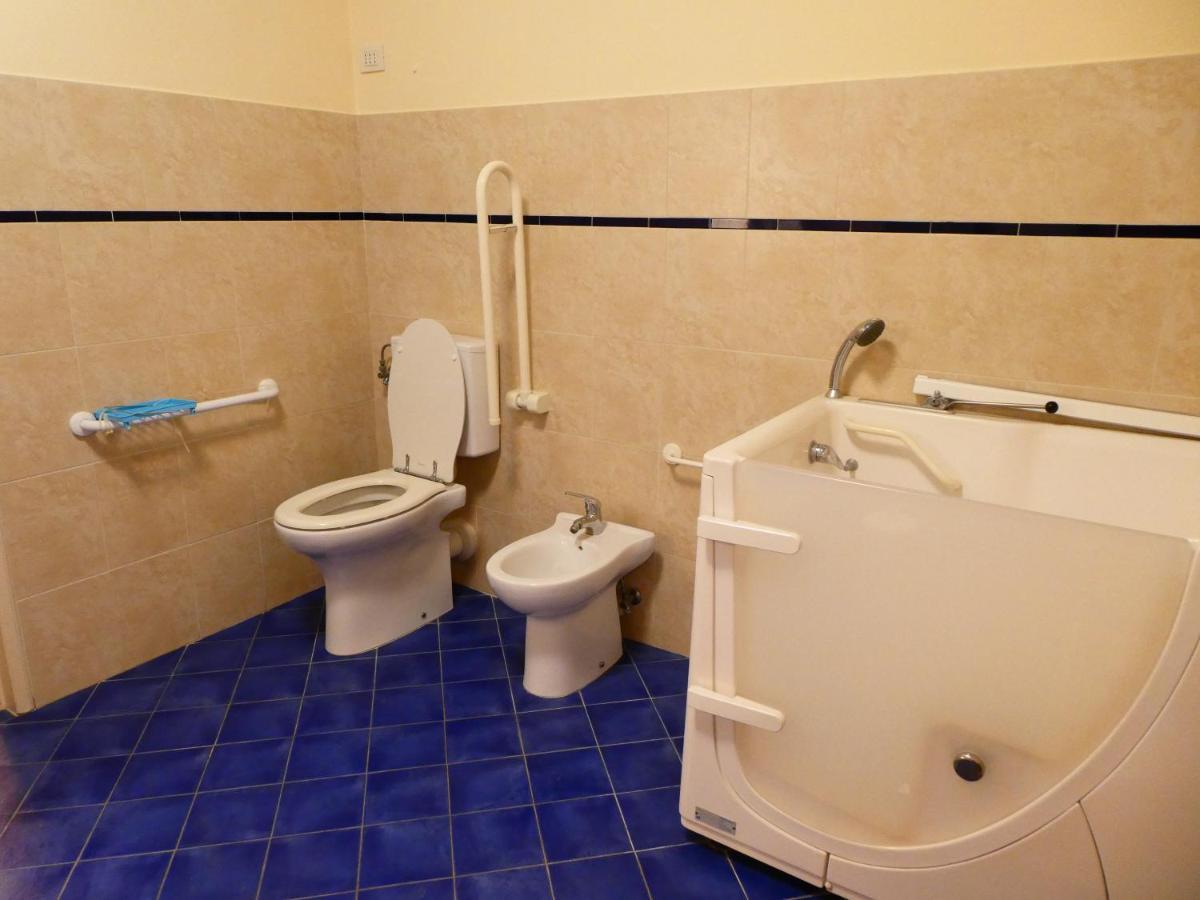 Casa Storica E Confortevole เอมโปลี ภายนอก รูปภาพ